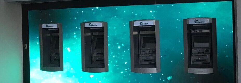 Pantalla Led en sucursal de Banjército